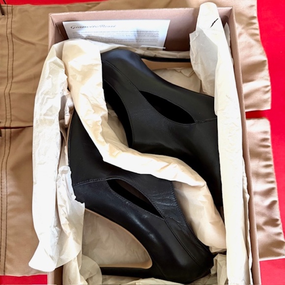 NWT Gianvito Rossi Black heals size 37.5 - Picture 10 of 11